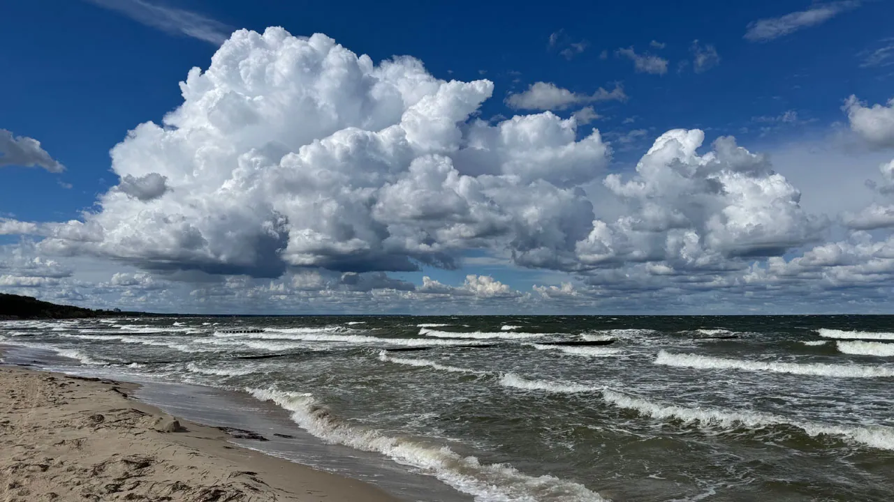 Die Ostsee mit Meer, Wellen und Wolken &middot; Lüdecke + Schmidt Sicherheitstechnik GmbH